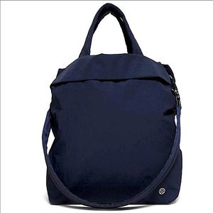 Lululemon on my level bag